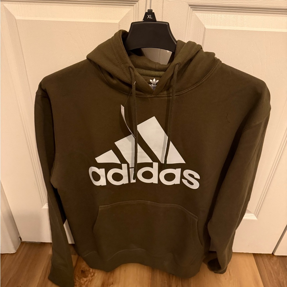 Adidas hoodie M (runs small)